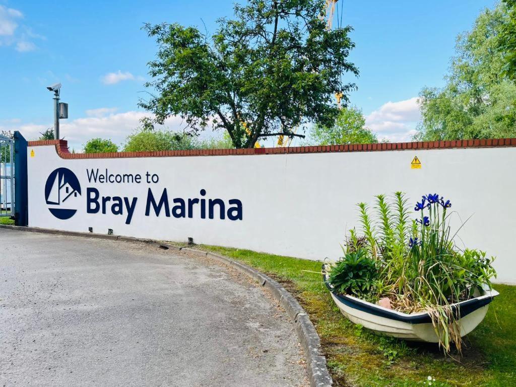 Buoyant Breaks Hotel Bray Kültér fotó